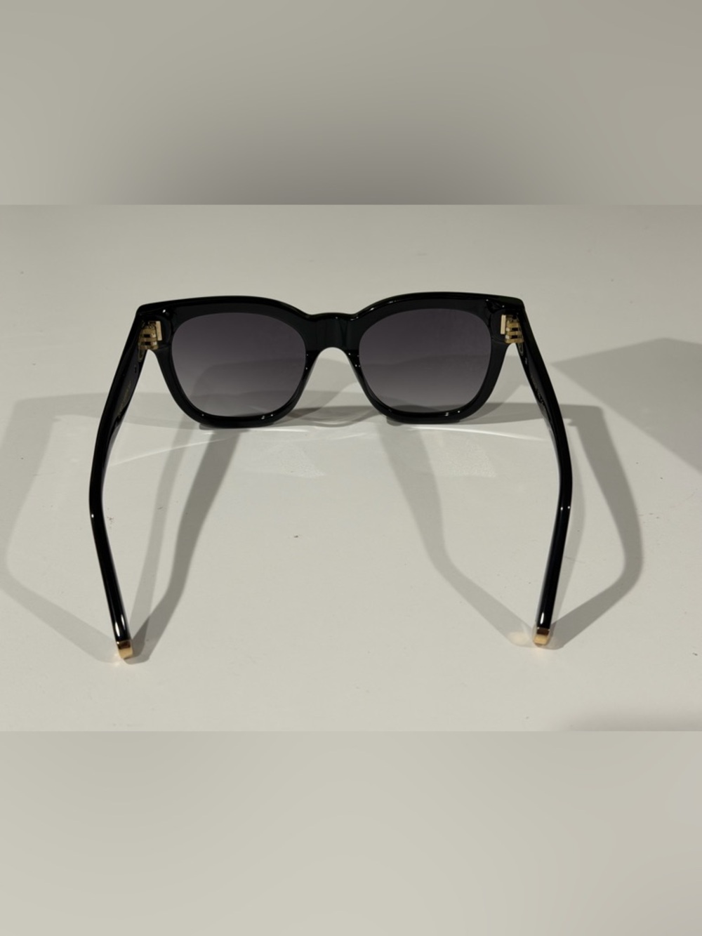 Louis Vuitton LV Monogram Light Cat Eye Sunglasses Women’s Shades NEW - Picture 4 of 4